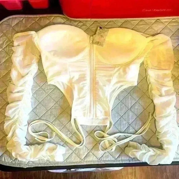 AKIRA I win again top - Picture 1 of 1